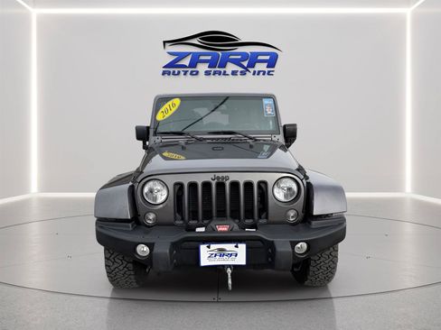 Used 2016 Jeep Wrangler Unlimited Sahara AWD/4WD image 8