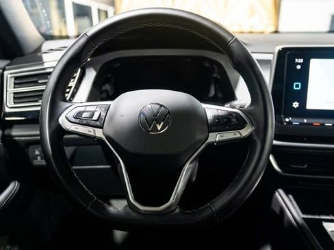 Used 2025 Volkswagen Atlas Cross Sport SE image 19