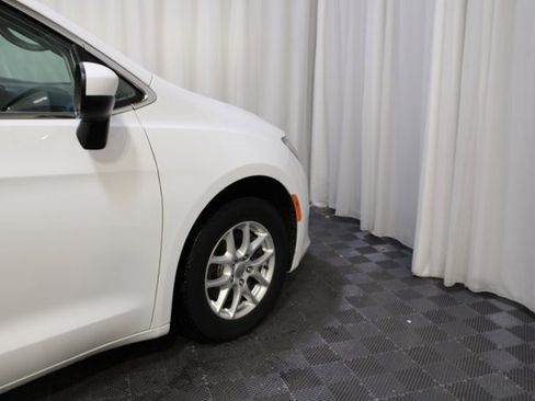 Used 2020 Chrysler Voyager Lxi image 22