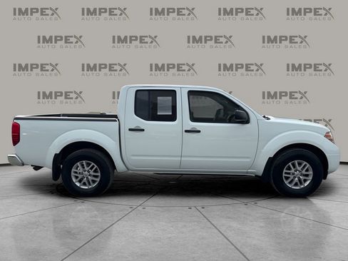 Used 2018 Nissan Frontier SV image 6