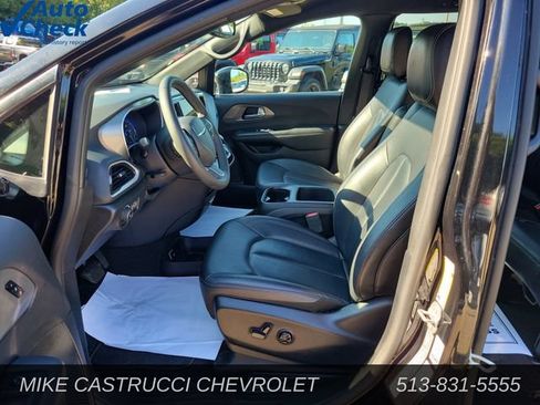 Used 2025 Chrysler Pacifica Select FWD image 20