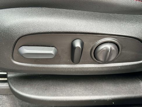 Certified 2023 Chevrolet Traverse RS image 24