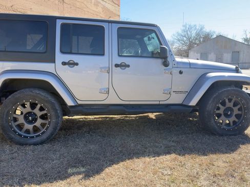 Used 2014 Jeep Wrangler Unlimited Sahara w/ Max Tow Package image 11