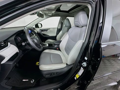 Certified 2025 Toyota RAV4 XLE Premium image 21