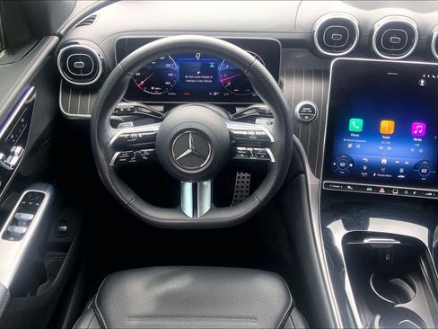 Used 2025 Mercedes-Benz GLC 300 image 5