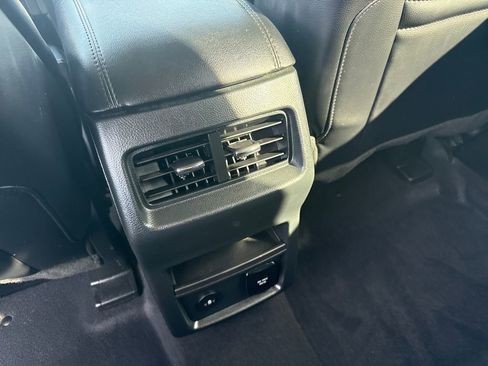 Used 2024 Ford Edge SEL w/ Convenience Package image 17