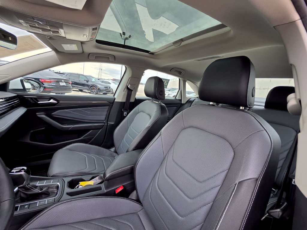 Certified 2026 Volkswagen Jetta SEL FWD image 15