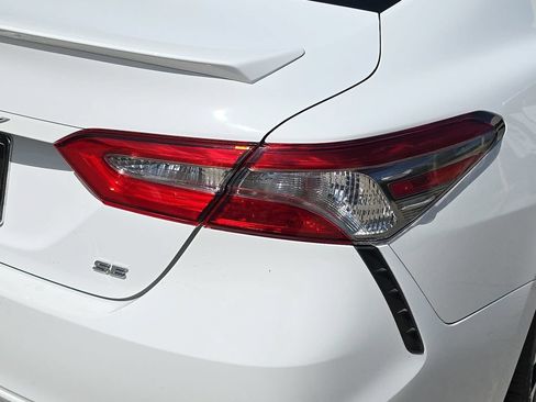 Used 2018 Toyota Camry SE FWD image 36