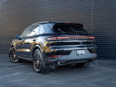 New 2026 Porsche Cayenne Base image 3