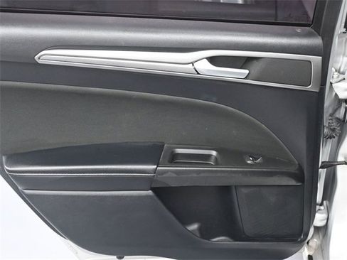 Used 2019 Ford Fusion SE image 20