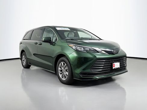 Certified 2026 Toyota Sienna LE FWD image 1
