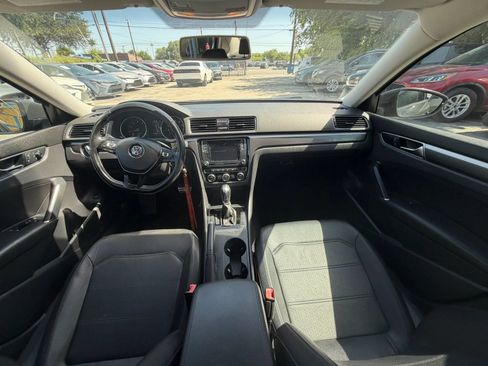 Used 2018 Volkswagen Passat 2.0T R-Line w/ R-Line Lighting Package FWD image 12