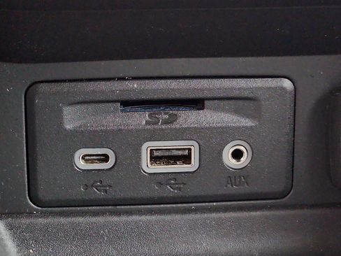 Used 2023 GMC Terrain SLT image 23