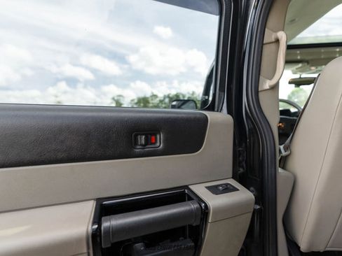 Used 2004 HUMMER H2 w/ Preferred Equipment Group image 46