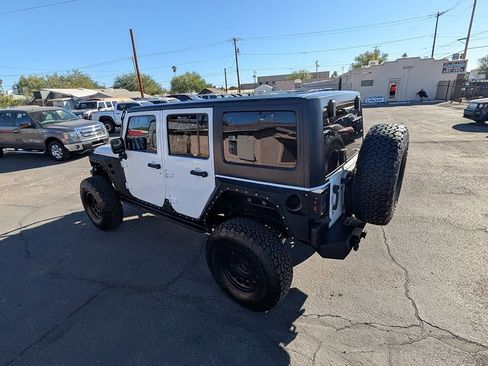 Used 2015 Jeep Wrangler Unlimited Rubicon image 53