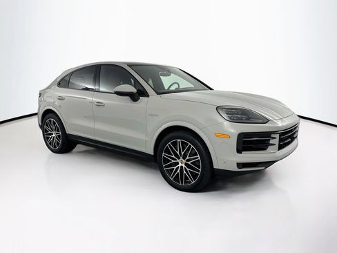 Used 2025 Porsche Cayenne E-Hybrid Coupe AWD/4WD image 3