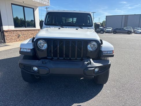 Used 2022 Jeep Gladiator Sport AWD/4WD image 9