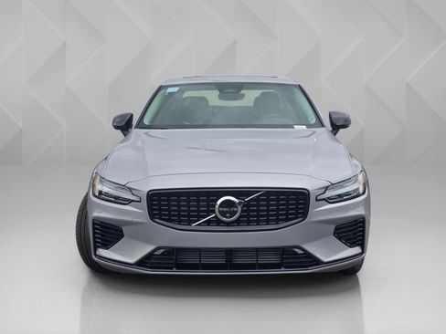 Certified 2025 Volvo S60 T8 Plus AWD/4WD image 2
