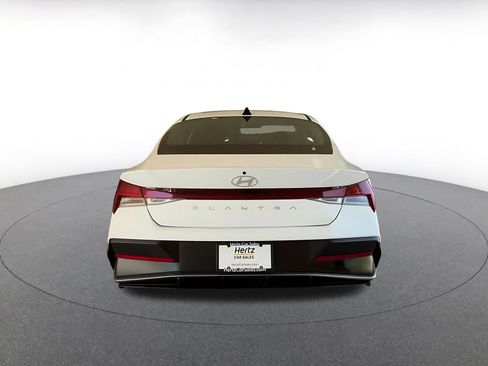 Used 2025 Hyundai Elantra SEL FWD image 12