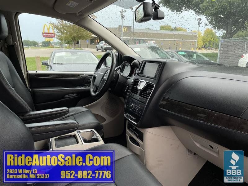 Used 2013 Chrysler Town & Country Touring-L w/ Driver Convenience Group FWD image 13