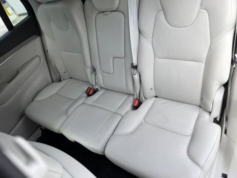 Used 2025 Volvo XC90 B5 Plus AWD/4WD image 4