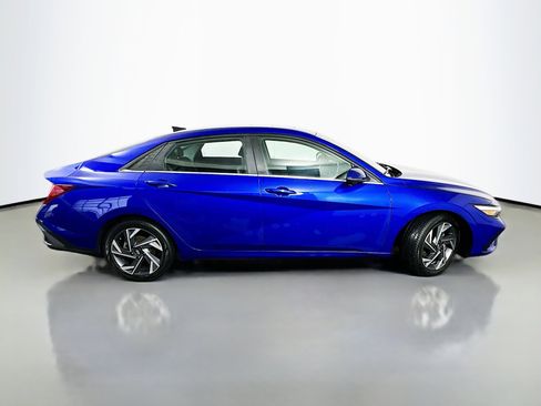 Used 2024 Hyundai Elantra Limited image 8