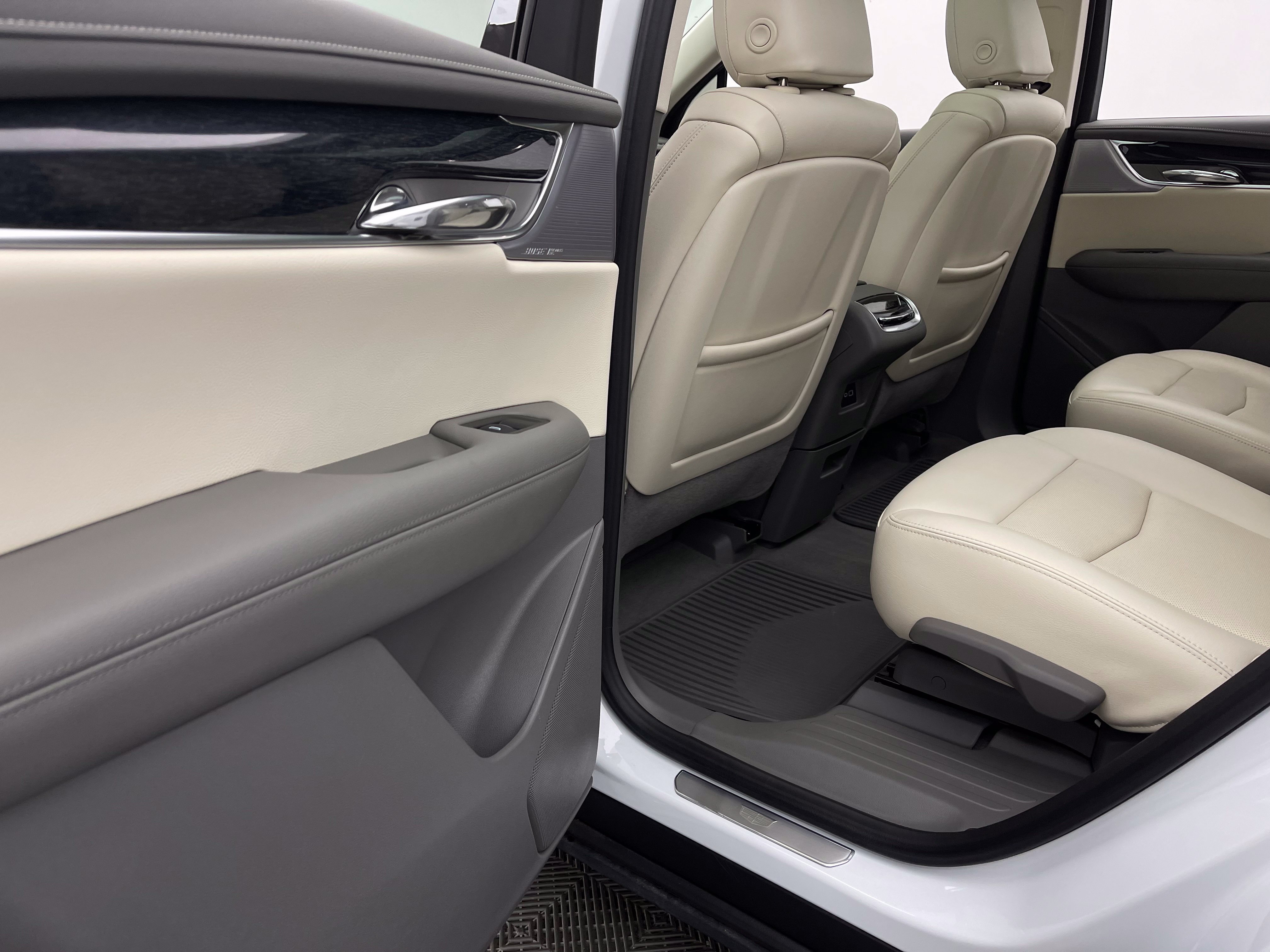 Used 2024 Cadillac XT6 Premium Luxury FWD image 44