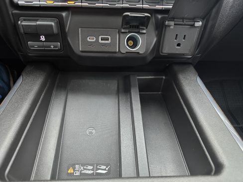 Used 2021 Chevrolet Silverado 1500 High Country w/ Technology Package image 33