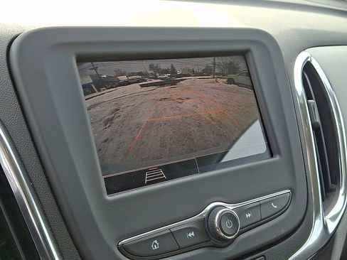 Used 2024 Chevrolet Equinox LS image 17