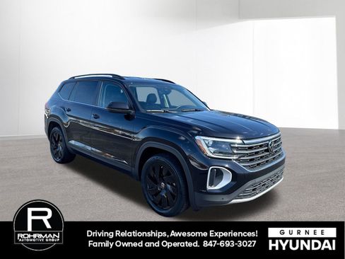 Used 2024 Volkswagen Atlas SE w/ Black Wheel Package image 2
