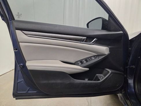 Used 2020 Honda Accord EX image 11
