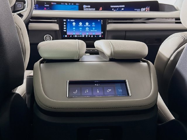 New 2026 Lincoln Navigator Premiere AWD/4WD image 28