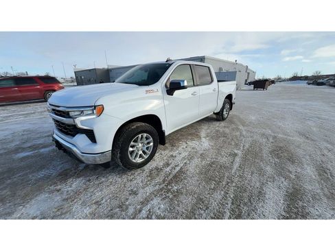 Certified 2024 Chevrolet Silverado 1500 LT w/ Z71 Off-Road Package image 11