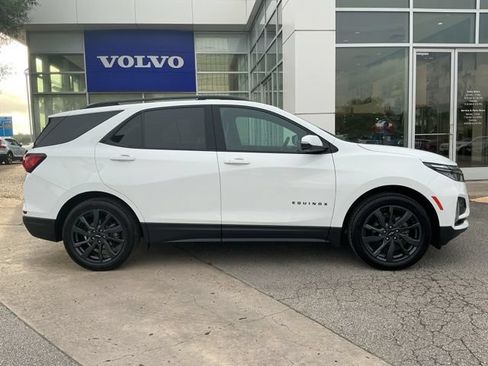 Used 2022 Chevrolet Equinox RS w/ Infotainment Package FWD image 4