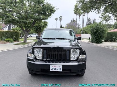 Used 2011 Jeep Liberty Sport AWD/4WD image 2