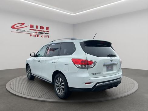 Used 2015 Nissan Pathfinder SV image 4