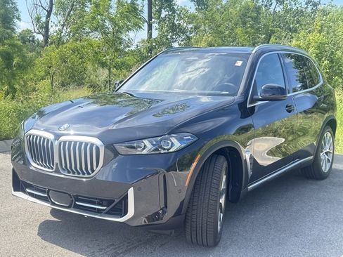 Used 2026 BMW X5 xDrive50e w/ Premium Package image 3