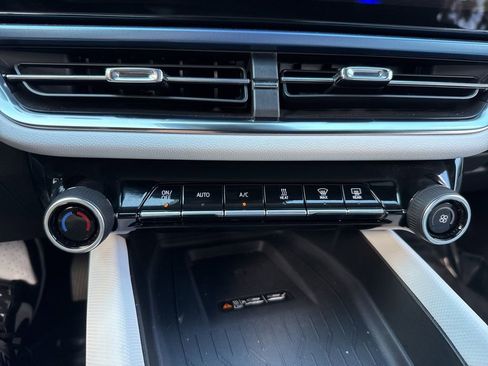 Used 2025 Chevrolet Equinox EV LT image 50