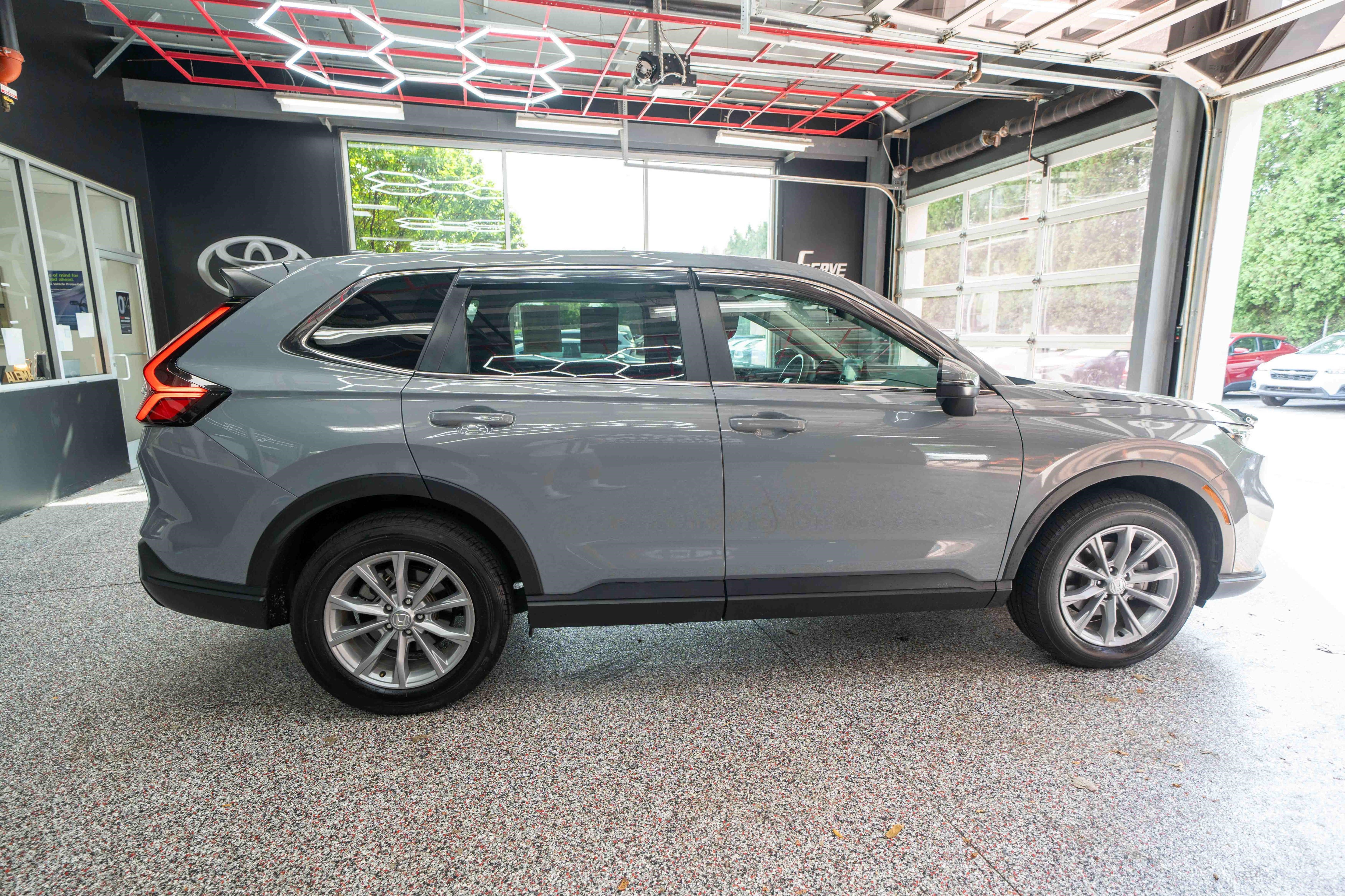 Used 2025 Honda CR-V EX image 4
