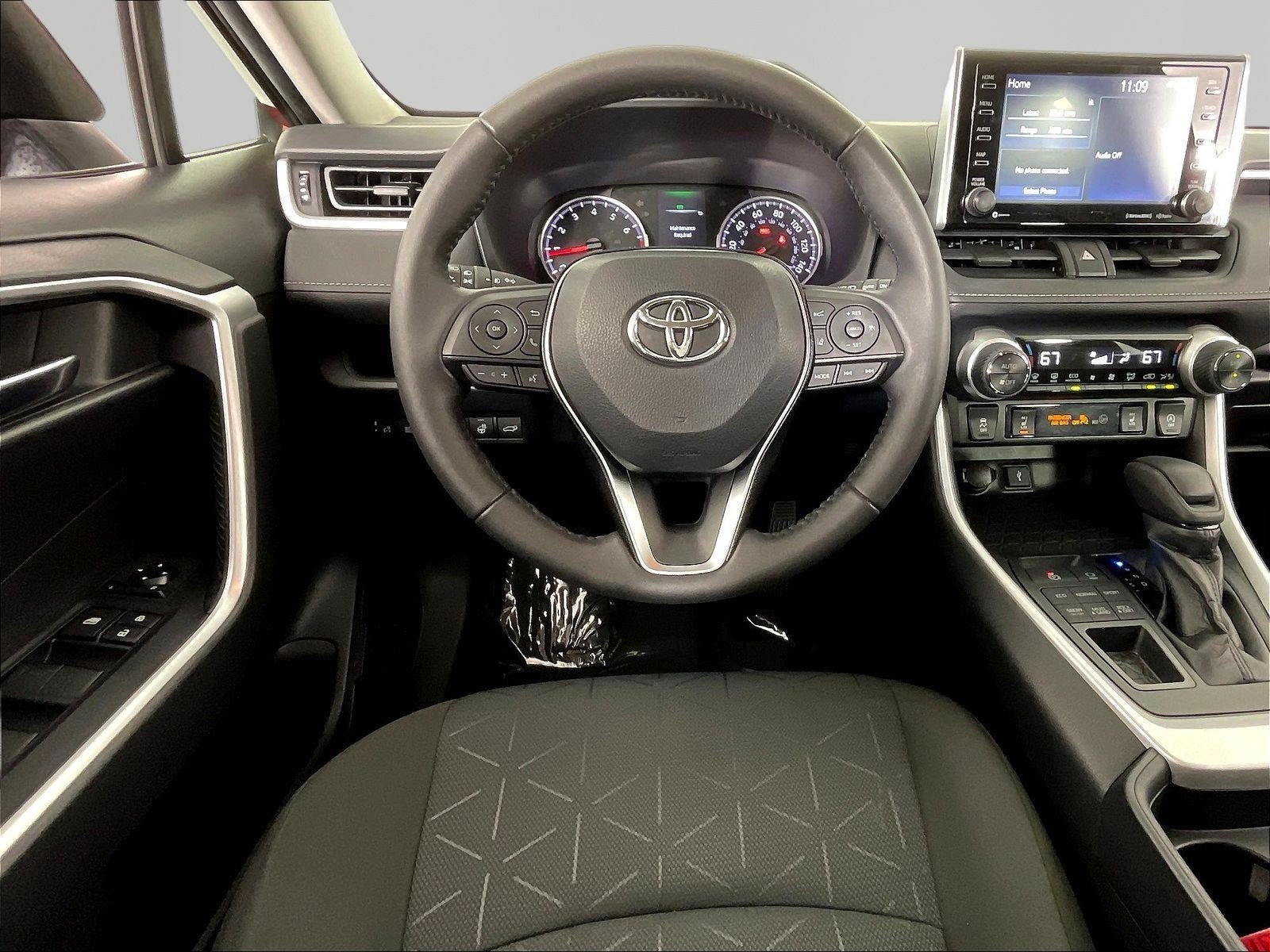 Used 2021 Toyota RAV4 XLE w/ Convenience Package AWD/4WD image 8