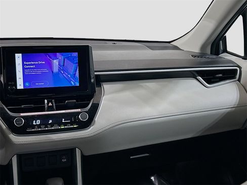 Used 2023 Toyota Corolla Cross LE image 19