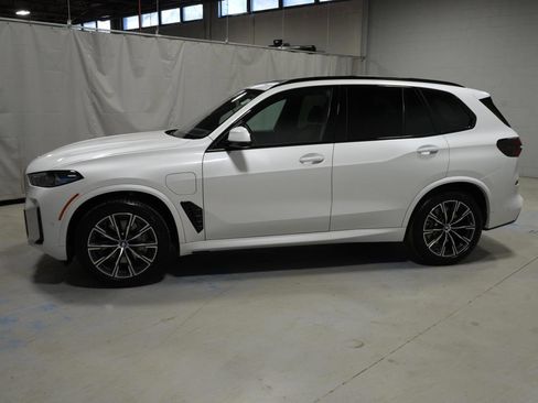 Certified 2025 BMW X5 xDrive50e w/ M Sport Package image 17