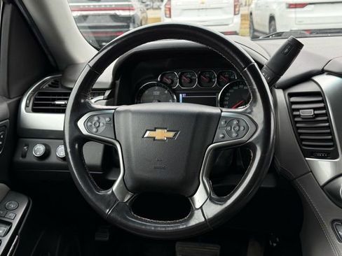 Used 2018 Chevrolet Suburban LT image 7