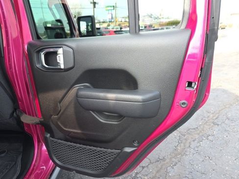 Used 2024 Jeep Gladiator Sport image 44