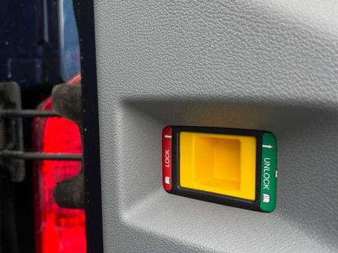 Used 2016 Ford Transit 350 XL image 18