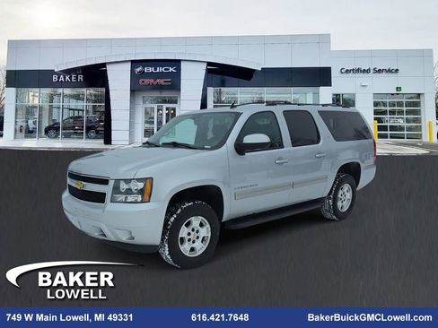Used 2013 Chevrolet Suburban LT image 1