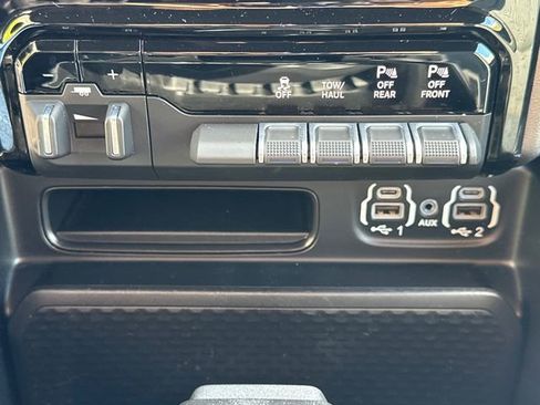 Used 2023 RAM 1500 Big Horn AWD/4WD image 35