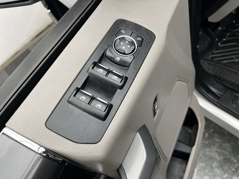 Used 2017 Ford F150 XLT w/ Equipment Group 302A Luxury image 9