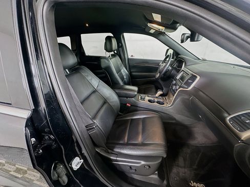 Used 2017 Jeep Grand Cherokee Limited image 31