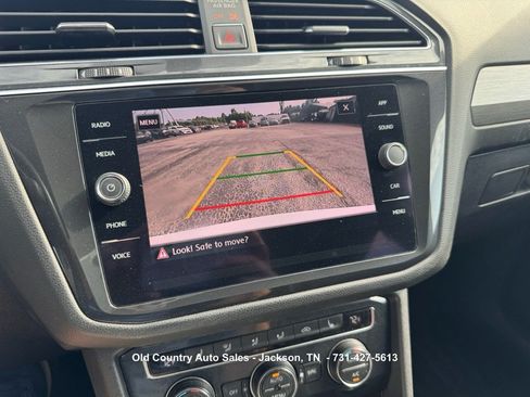 Used 2018 Volkswagen Tiguan SE w/ Panoramic Sunroof Package FWD image 34